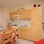 Apartments With A Parking Space Pula - 7340
